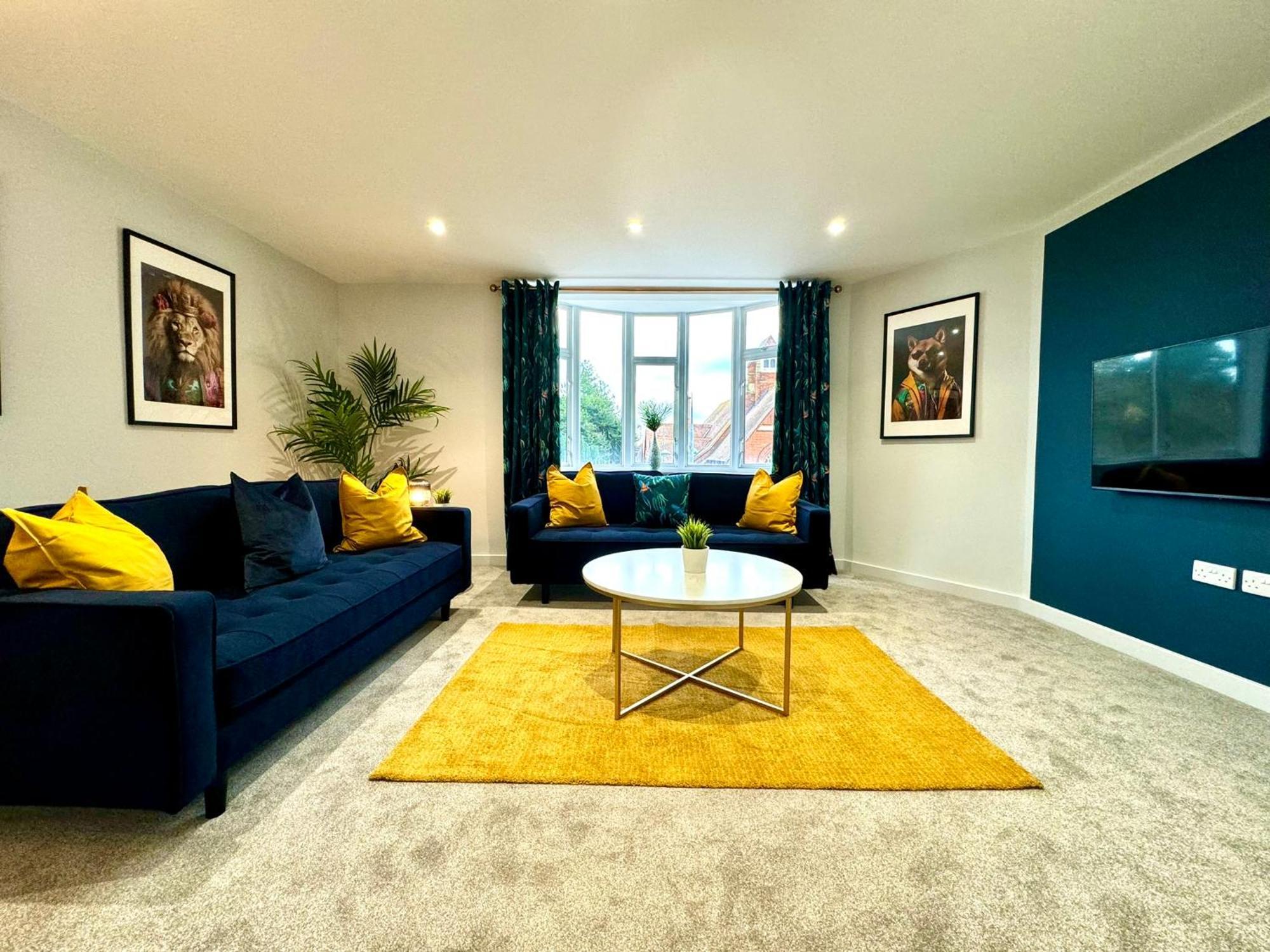Amazing Large 3 Bedroom Apartment - Sleeps 8! Bournemouth Exterior photo